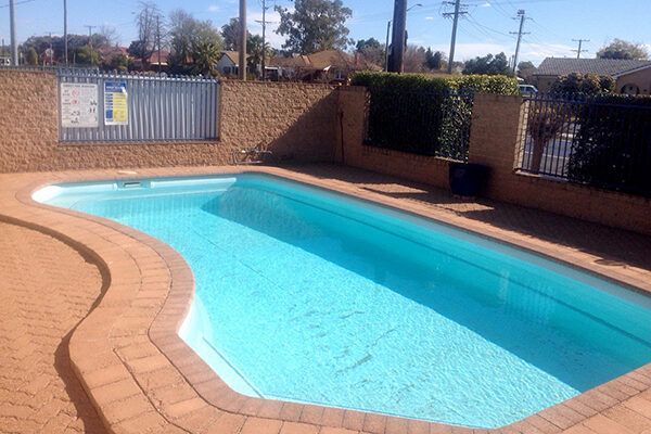 The swimming pool at All Seasons Motor Lodge, Dubbo, NSW