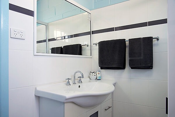 A guest bathroom at the Artesian Motor Inn, Coonamble, NSW