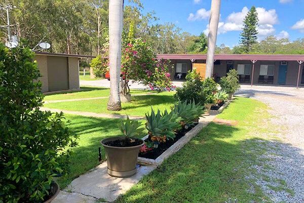 Gardens, rooms and parking of the Bororen Motel, QLD