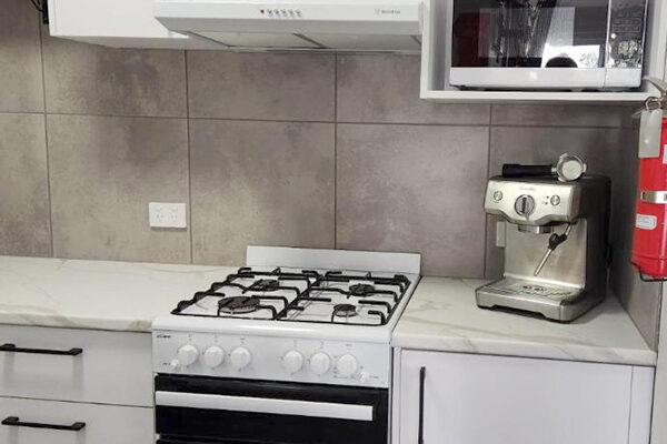 Kitchen facilities in a room at Budget on the Lake Motor Inn, Hamilton, VIC