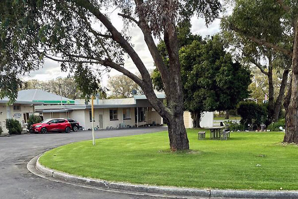 The gardens and parking at the Camperdown Cascade Motor Inn, VIC