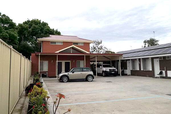 Parking at the Colonial Lodge Motel, Geelong, VIC