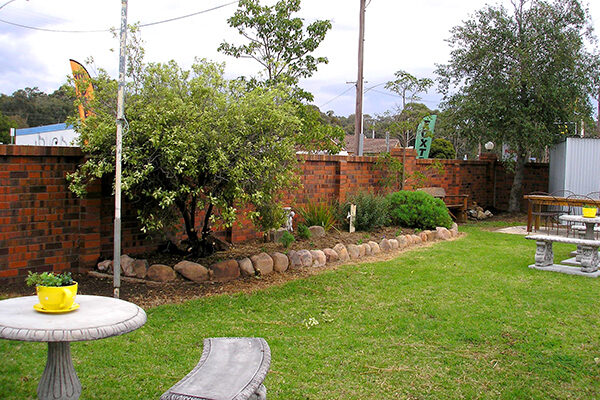 Gardens and Al Fresco seating at the Coorrabin Motor Inn, Stawell, VIC