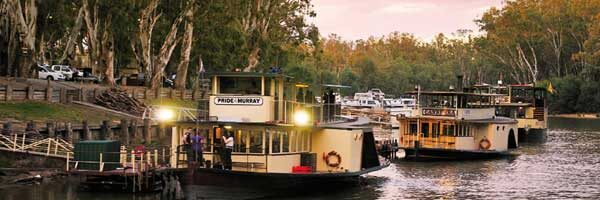 echuca2 The mighty Murray River separates Echuca in VIC and Moama in NSW