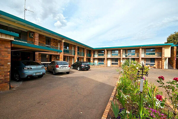 Parking at the Fig Tree Motel, Narrandera, NSW