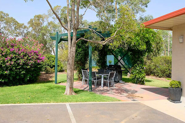 BBQ and seating area in the gardens of the Loddon River Motel, Kerang, VIC