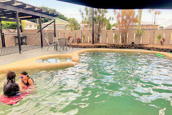 Lovely swimming pool at the Mackay Motor Inn, Mackay, QLD