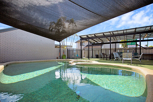 Lovely swimming pool at the Mackay Motor Inn, Mackay, QLD