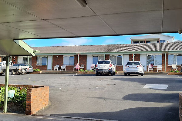 Free parking at the Raglan Motor Inn, Warrnambool, VIC