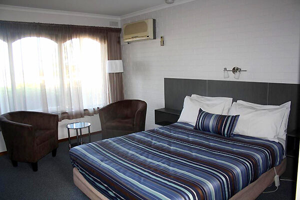 A room at the Raglan Motor Inn, Warrnambool, VIC