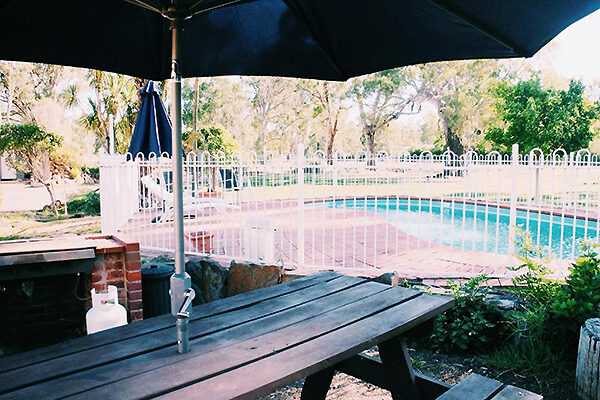 Guest BBQ and picnic seating next to the pool at the Seymour Motel, Seymour, VIC