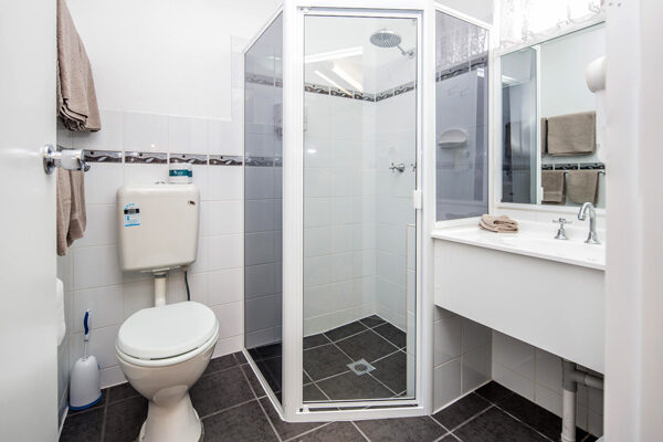 Bathroom at Tally Ho Motor Inn, Tenterfield, NSW