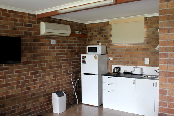 Kitchen amenities at Tally Ho Motor Inn, Tenterfield, NSW