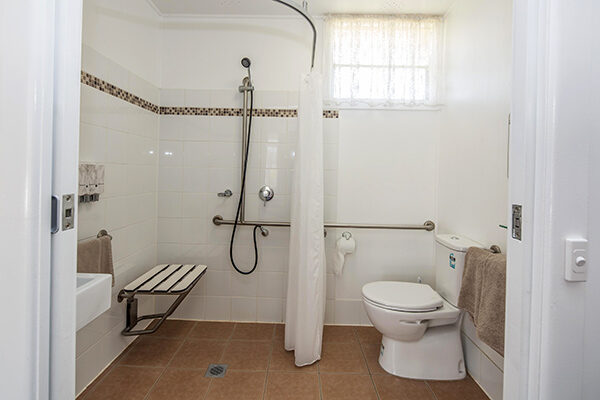 Bathroom at Tally Ho Motor Inn, Tenterfield, NSW