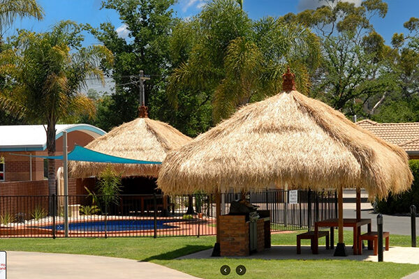 Al fresco dining next to the pool at the Tea House Motor Inn and Apartments, Bendigo, VIC