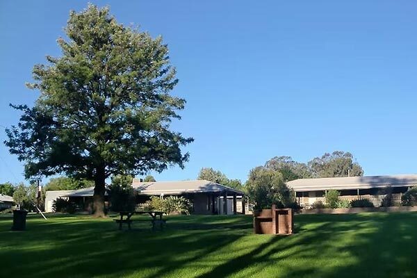 Lovely gardens and guest BBQ facilities at the Tooleybuc Motel, NSW