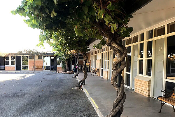 Parking and entrances at the Travelway Motel, Port Pirie, SA