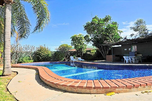 The private swimming pool and BBQ area at the Travelway Motel, Port Pirie, SA