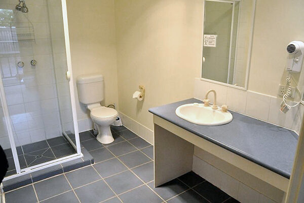 A bathroom at the West City Motel, Ardeer, Melbourne, VIC